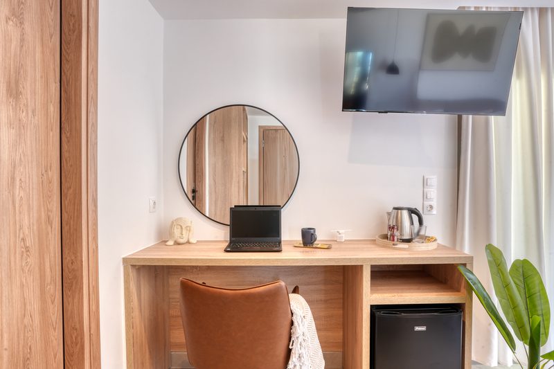 Desk, mirror and coffee facilities in the Sea View Room Deluxe